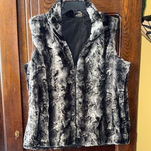 Gallery Reversible Faux Fur Shades of Gray Full Zip Vest